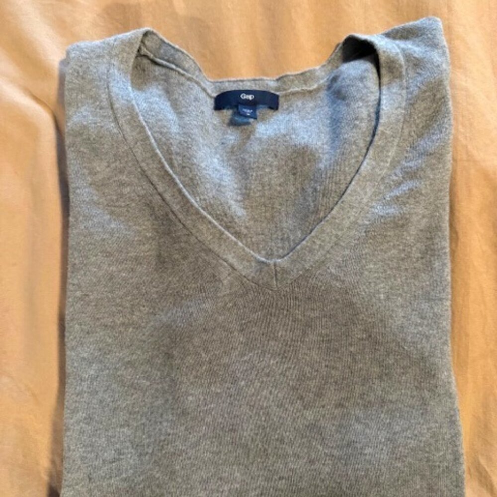 V-NECK SWEATER
